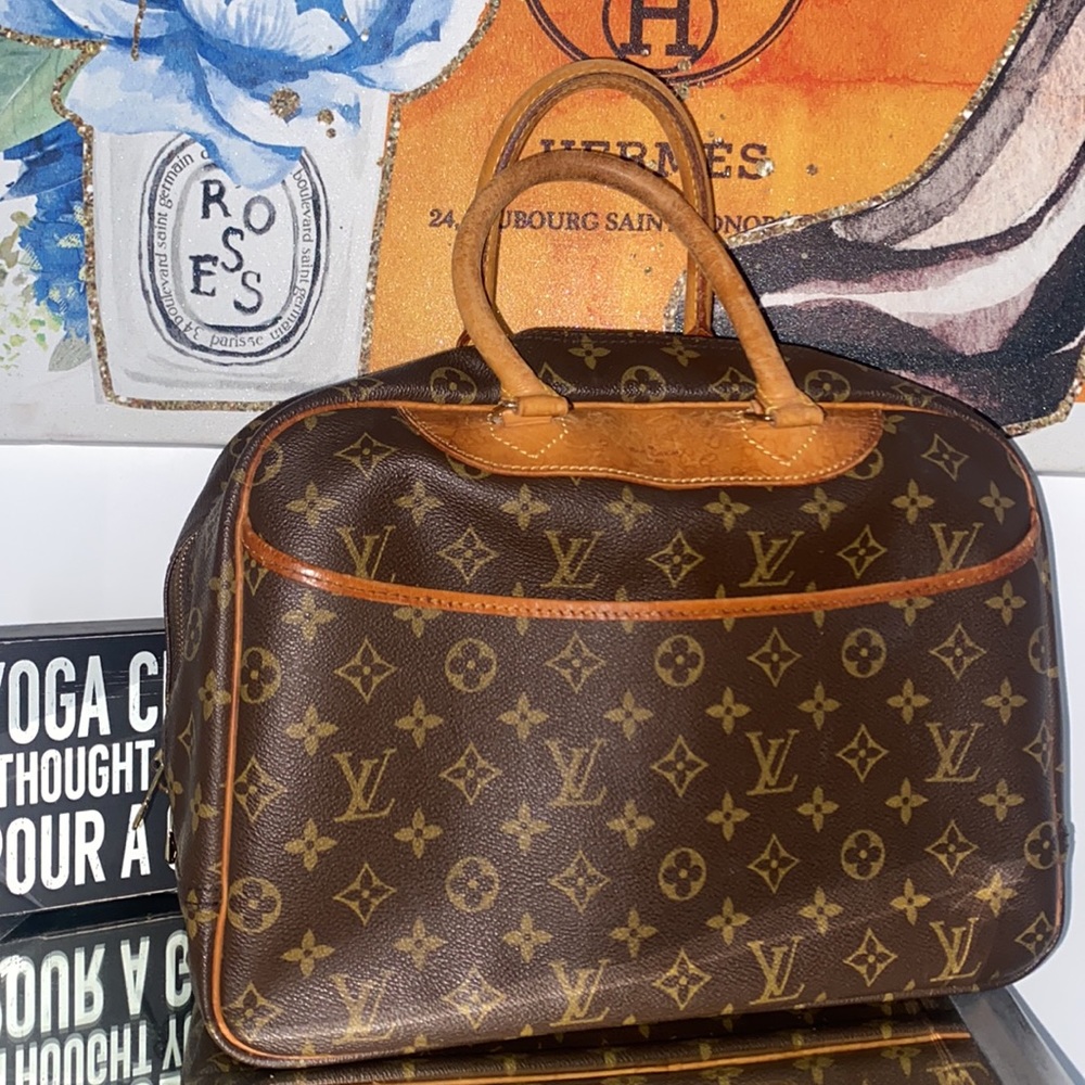 🎁❤️🍾Authentic LOUIS VUITTON Monogram Deauville Bowling Vanity. Retail $1800